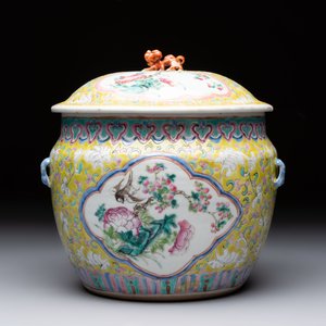 A Chinese famille rose yellow-ground 'kamcheng' bowl and cover for the Straits or Peranakan market, Guangxu mark and of the period — photo 3