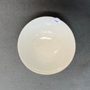 A Chinese famille rose yellow-ground 'nine peaches' bowl, Guangxu mark and of the period — 照片 10