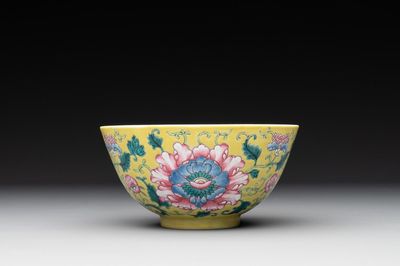 A Chinese famille rose yellow-ground 'peony' bowl, 20th C.