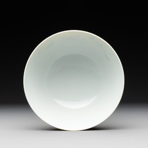 A Chinese famille rose yellow-ground 'peony' bowl, 20th C. — 照片 5
