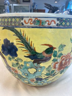 A Chinese famille rose yellow-ground 'pheasant and peony' scroll pot, 19th C. — photo 6