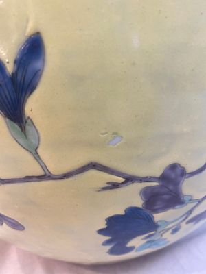 A Chinese famille rose yellow-ground 'pheasant and peony' scroll pot, 19th C. — photo 7