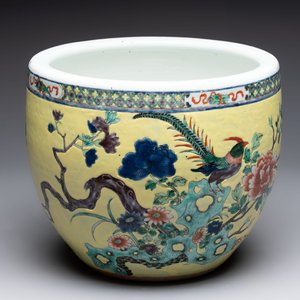 A Chinese famille rose yellow-ground 'pheasant and peony' scroll pot, 19th C. — photo 6
