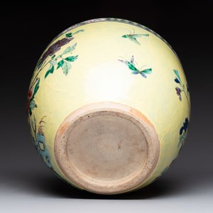 A Chinese famille rose yellow-ground 'pheasant and peony' scroll pot, 19th C. — photo 8