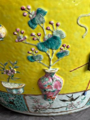 A Chinese famille rose yellow-ground relief-molded 'antiquities' fish bowl, Zhengde mark, 19th C. — photo 11