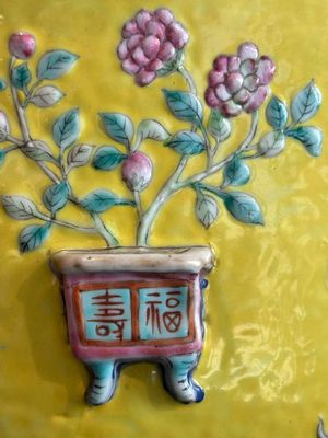 A Chinese famille rose yellow-ground relief-molded 'antiquities' fish bowl, Zhengde mark, 19th C. — photo 25