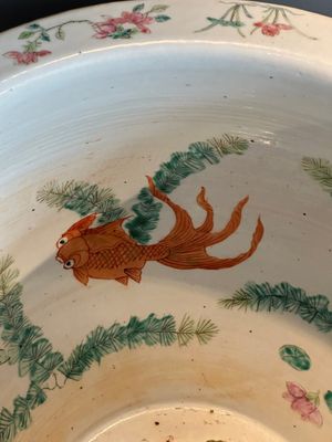 A Chinese famille rose yellow-ground relief-molded 'antiquities' fish bowl, Zhengde mark, 19th C. — photo 7