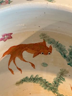 A Chinese famille rose yellow-ground relief-molded 'antiquities' fish bowl, Zhengde mark, 19th C. — photo 9