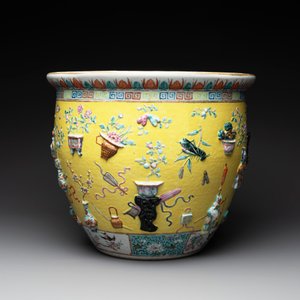 A Chinese famille rose yellow-ground relief-molded 'antiquities' fish bowl, Zhengde mark, 19th C. — photo 2
