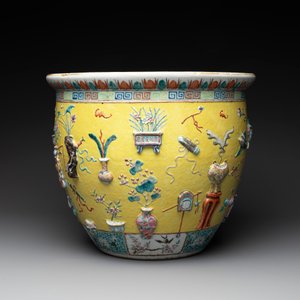A Chinese famille rose yellow-ground relief-molded 'antiquities' fish bowl, Zhengde mark, 19th C. — photo 4