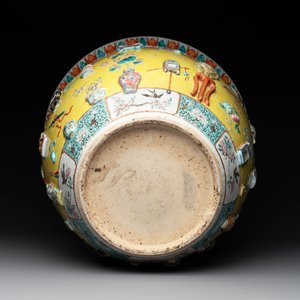 A Chinese famille rose yellow-ground relief-molded 'antiquities' fish bowl, Zhengde mark, 19th C. — photo 6
