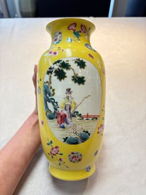 A Chinese famille rose yellow-ground sgraffiato vase, Qianlong mark, Republic — photo 3