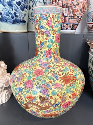 A Chinese famille rose yellow-ground 'Tianqiu Ping' vase with dragons and flowers, 20th C. — 照片 1