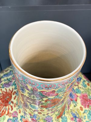 A Chinese famille rose yellow-ground 'Tianqiu Ping' vase with dragons and flowers, 20th C. — 照片 11