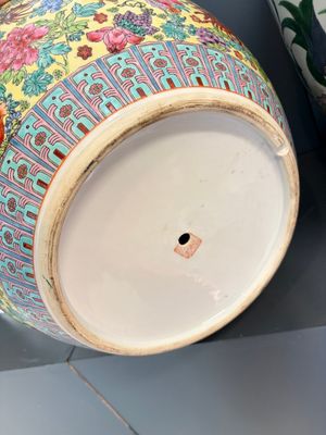 A Chinese famille rose yellow-ground 'Tianqiu Ping' vase with dragons and flowers, 20th C. — 照片 12
