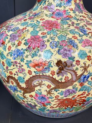 A Chinese famille rose yellow-ground 'Tianqiu Ping' vase with dragons and flowers, 20th C. — 照片 3