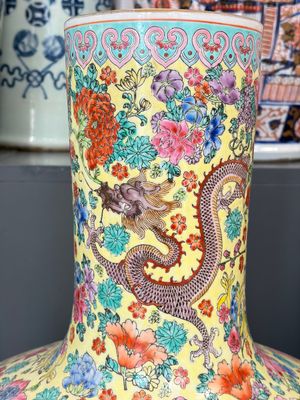 A Chinese famille rose yellow-ground 'Tianqiu Ping' vase with dragons and flowers, 20th C. — 照片 7