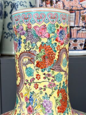 A Chinese famille rose yellow-ground 'Tianqiu Ping' vase with dragons and flowers, 20th C. — 照片 9