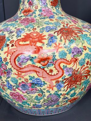 A Chinese famille rose yellow-ground 'Tianqiu Ping' vase with dragons and flowers, 20th C. — 照片 10