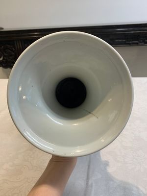 A Chinese famille rose yellow-ground vase with narrative design, Yongzheng — 照片 6