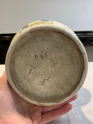 A Chinese famille rose yellow-ground vase with narrative design, Yongzheng — 照片 8