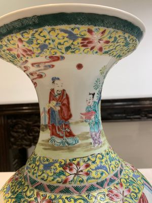 A Chinese famille rose yellow-ground vase with narrative design, Yongzheng — 照片 10