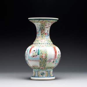 A Chinese famille rose yellow-ground vase with narrative design, Yongzheng — 照片 2