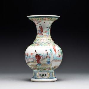 A Chinese famille rose yellow-ground vase with narrative design, Yongzheng — 照片 3