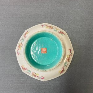 A Chinese famille rose 'Yin and Yang' bowl, Tongzhi mark and of the period — photo 9