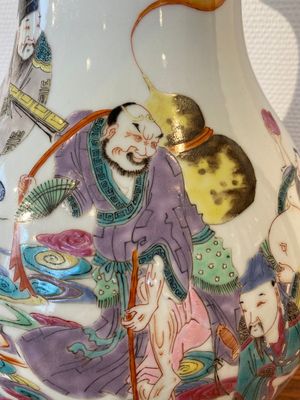 A Chinese famille rose Yongzheng-style vase, 20th C. — photo 5
