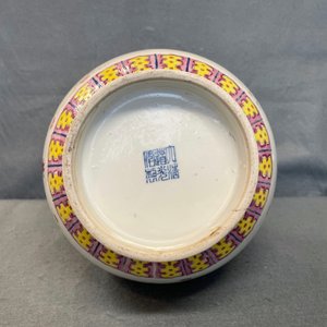 A Chinese famille rose 'yuhuchunping' vase with a dragon and a phoenix, Daoguang mark and of the period — photo 11