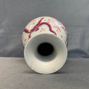 A Chinese famille rose 'yuhuchunping' vase with a dragon and a phoenix, Daoguang mark and of the period — photo 10