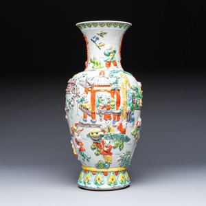 A Chinese famille verte '100 Boys' vase with relief design, 20th C. — photo 1