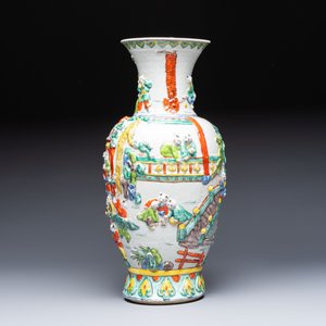 A Chinese famille verte '100 Boys' vase with relief design, 20th C. — photo 2