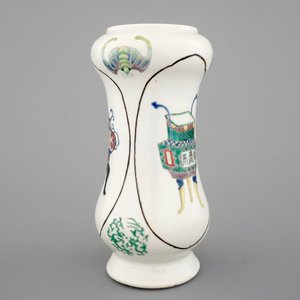 A Chinese famille verte albarello-shaped vase, 19th C. — 照片 2