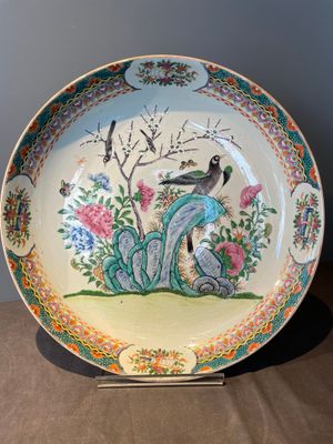 A Chinese famille verte and a famille rose dish with birds among blossom branches, 19th C. — 照片 1