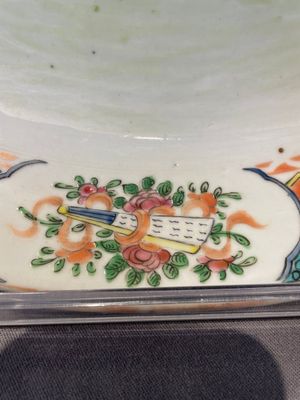 A Chinese famille verte and a famille rose dish with birds among blossom branches, 19th C. — 照片 11