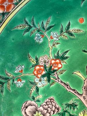 A Chinese famille verte and a famille rose dish with birds among blossom branches, 19th C. — 照片 17