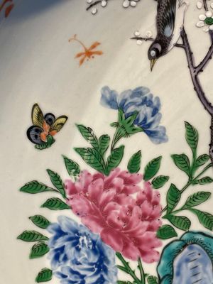 A Chinese famille verte and a famille rose dish with birds among blossom branches, 19th C. — 照片 4