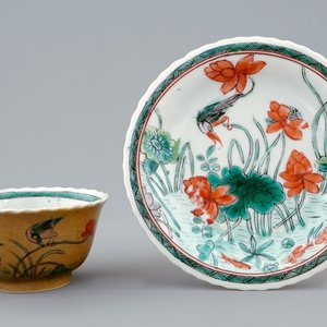 A Chinese famille verte and café au lait cup and saucer, Kangxi — 照片 1