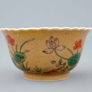 A Chinese famille verte and café au lait cup and saucer, Kangxi — 照片 5