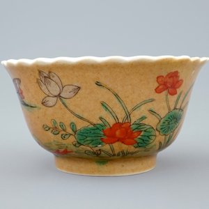 A Chinese famille verte and café au lait cup and saucer, Kangxi — 照片 6
