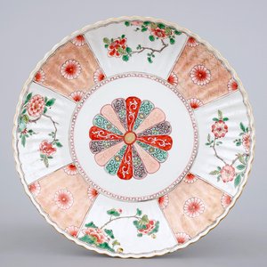 A Chinese famille verte and Imari plate, Kangxi, ca. 1700 — 照片 1