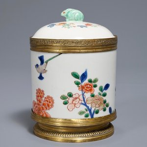 A Chinese famille verte and Japanese Kakiemon bronze-mounted jar and cover, Jiajing mark, 18/19th C. — photo 1
