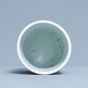 A Chinese famille verte 'antiquities' brush pot, Kangxi — 照片 6