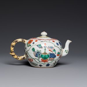A Chinese famille verte 'antiquities' teapot and cover, Kangxi — 照片 4