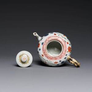 A Chinese famille verte 'antiquities' teapot and cover, Kangxi — 照片 6
