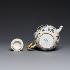 A Chinese famille verte 'antiquities' teapot and cover, Kangxi — 照片 7