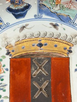 A Chinese famille verte armorial 'Provinces' dish with the arms of Amsterdam, Kangxi — foto 3