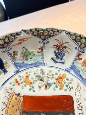 A Chinese famille verte armorial 'Provinces' dish with the arms of Amsterdam, Kangxi — foto 5